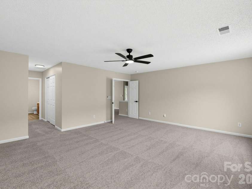 1034 Chalk Hill Lane, Charlotte, NC 28214.  MLS# CAR4416747, YatesRealty ID 46117. 