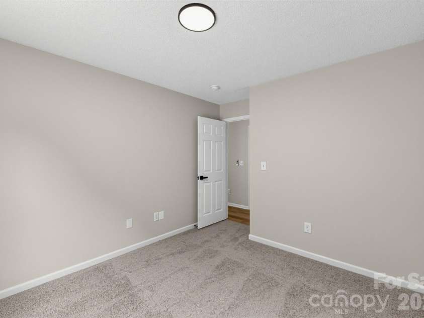 1034 Chalk Hill Lane, Charlotte, NC 28214.  MLS# CAR4416747, YatesRealty ID 46117. 