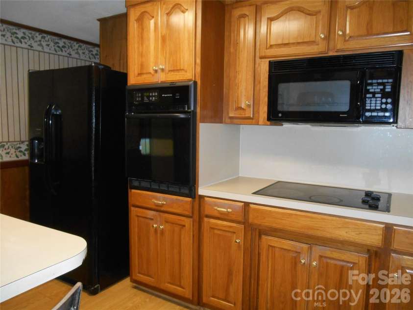 830 Salem Church Road, Lincolnton, NC 28092.  MLS# CAR4416779, YatesRealty ID 46118. Kitchen with Wall Oven