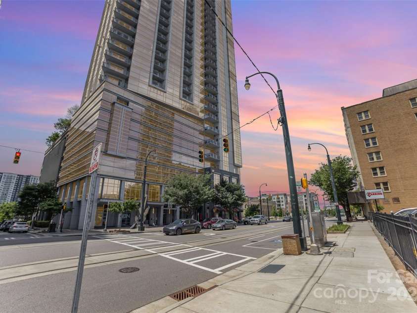 333 Trade Street, Charlotte, NC 28202.  MLS# CAR4259852, YatesRealty ID 4612. 