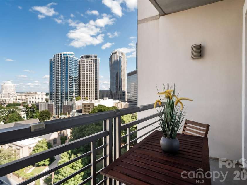 333 Trade Street, Charlotte, NC 28202.  MLS# CAR4298406, YatesRealty ID 4612. 