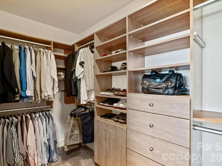 333 Trade Street, Charlotte, NC 28202.  MLS# CAR4298406, YatesRealty ID 4612. 