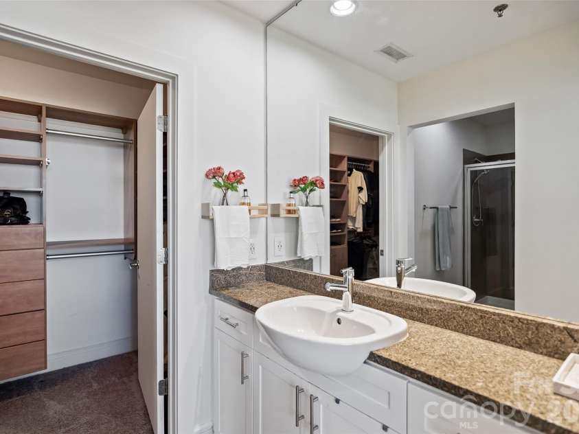 333 Trade Street, Charlotte, NC 28202.  MLS# CAR4298406, YatesRealty ID 4612. 