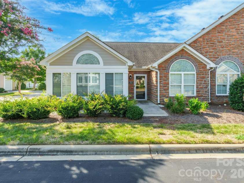 179 Lone Oak Circle, Rock Hill, SC 29732.  MLS# CAR4417183, YatesRealty ID 46120. 