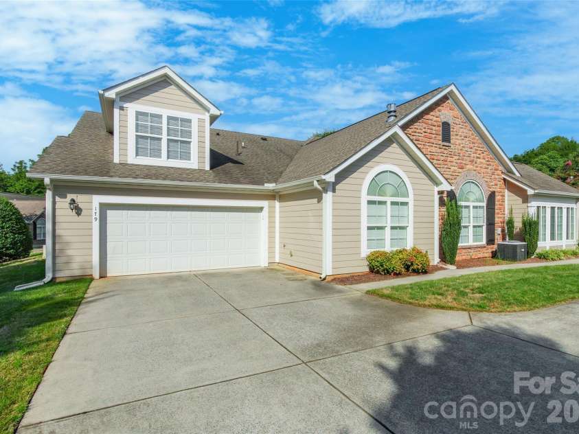 179 Lone Oak Circle, Rock Hill, SC 29732.  MLS# CAR4417183, YatesRealty ID 46120. 