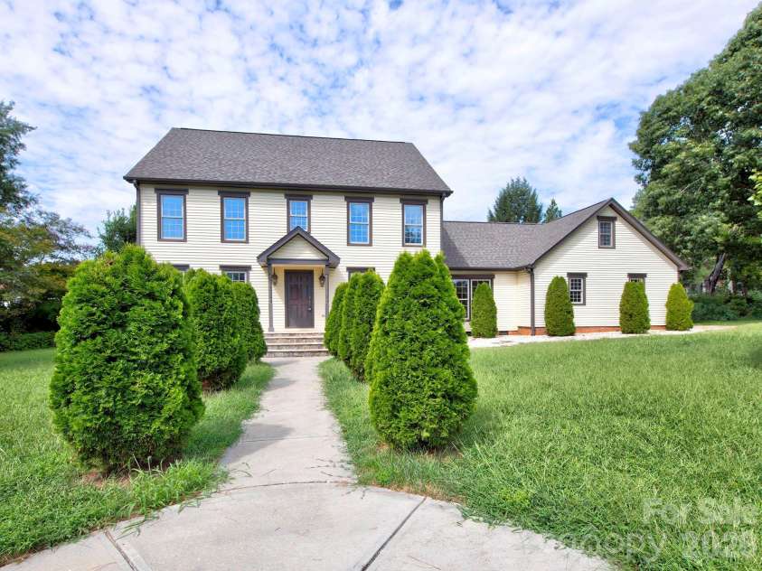 1401 Heatherloch Drive, Gastonia, NC 28054.  MLS# CAR4418870, YatesRealty ID 46121. 