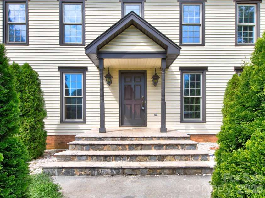 1401 Heatherloch Drive, Gastonia, NC 28054.  MLS# CAR4418870, YatesRealty ID 46121. 