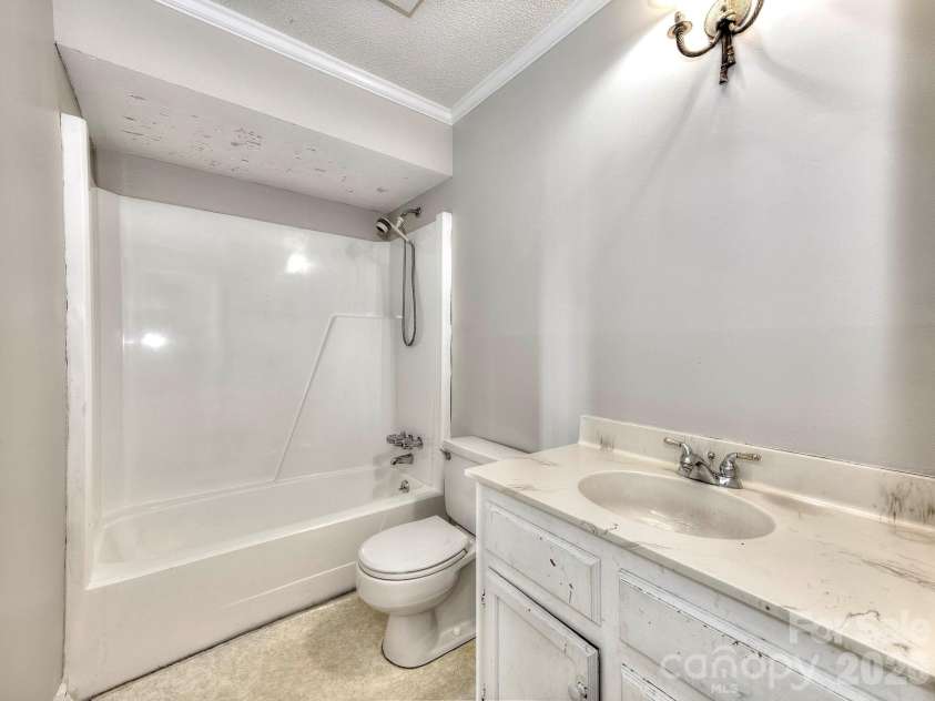 1401 Heatherloch Drive, Gastonia, NC 28054.  MLS# CAR4418870, YatesRealty ID 46121. 