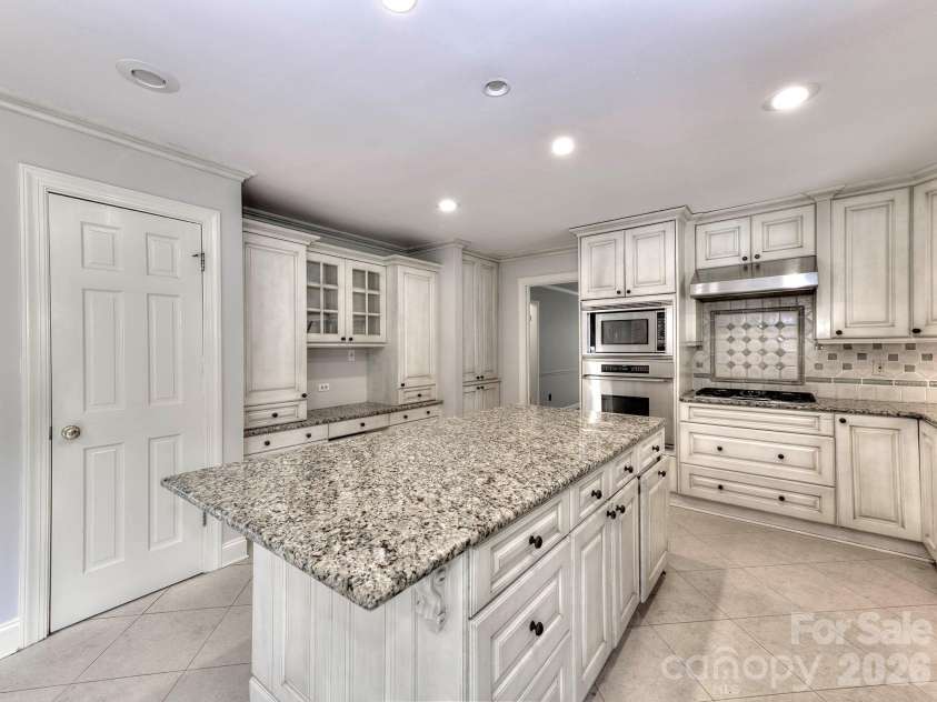 1401 Heatherloch Drive, Gastonia, NC 28054.  MLS# CAR4418870, YatesRealty ID 46121. 