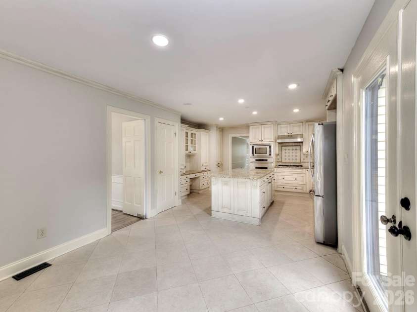1401 Heatherloch Drive, Gastonia, NC 28054.  MLS# CAR4418870, YatesRealty ID 46121. 