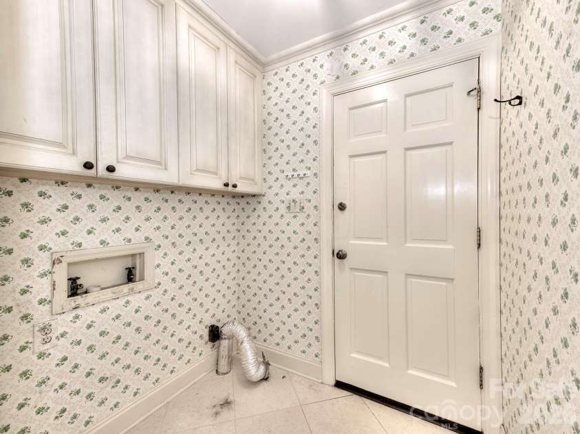 1401 Heatherloch Drive, Gastonia, NC 28054.  MLS# CAR4418870, YatesRealty ID 46121. 