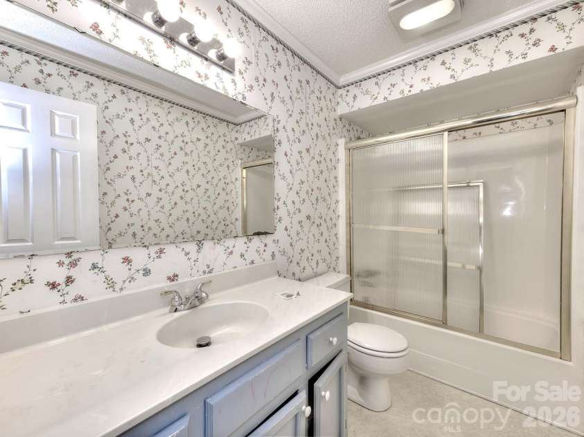 1401 Heatherloch Drive, Gastonia, NC 28054.  MLS# CAR4418870, YatesRealty ID 46121. 