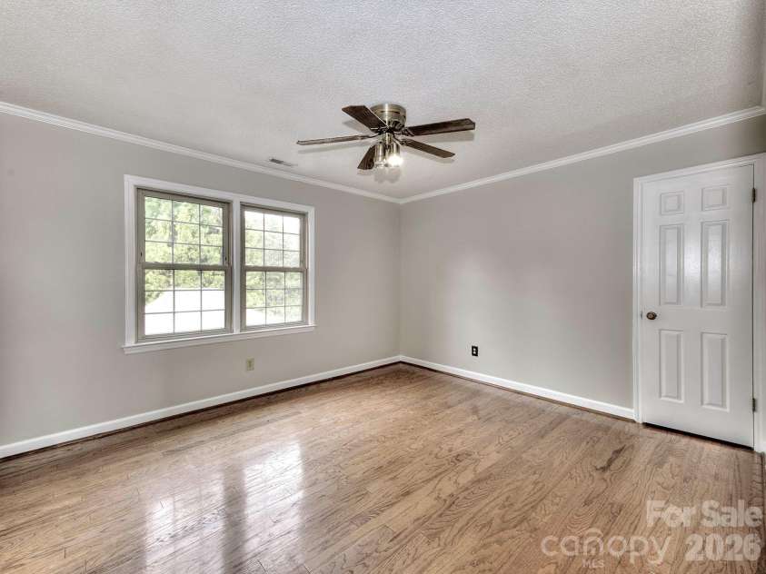 1401 Heatherloch Drive, Gastonia, NC 28054.  MLS# CAR4418870, YatesRealty ID 46121. 