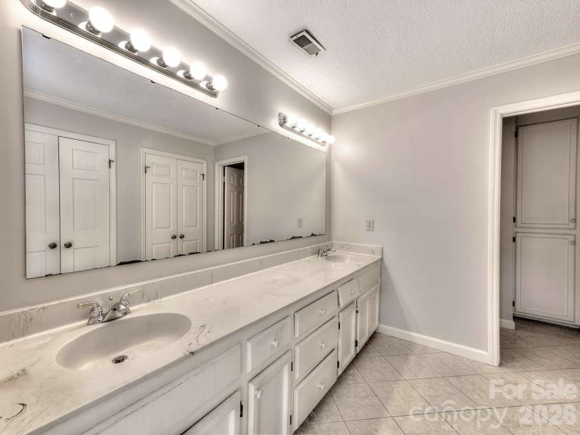 1401 Heatherloch Drive, Gastonia, NC 28054.  MLS# CAR4418870, YatesRealty ID 46121. 