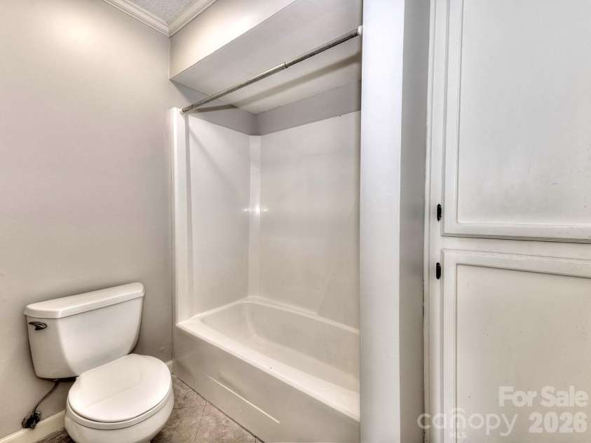 1401 Heatherloch Drive, Gastonia, NC 28054.  MLS# CAR4418870, YatesRealty ID 46121. 