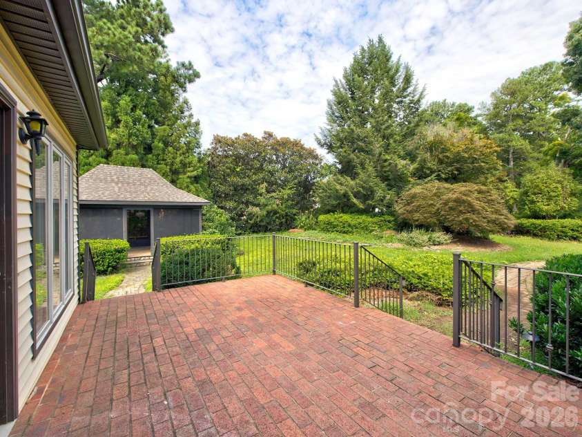 1401 Heatherloch Drive, Gastonia, NC 28054.  MLS# CAR4418870, YatesRealty ID 46121. 