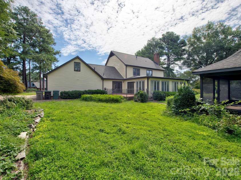1401 Heatherloch Drive, Gastonia, NC 28054.  MLS# CAR4418870, YatesRealty ID 46121. 