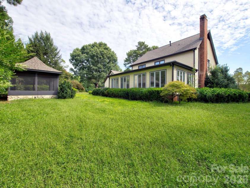 1401 Heatherloch Drive, Gastonia, NC 28054.  MLS# CAR4418870, YatesRealty ID 46121. 