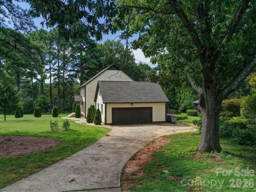 1401 Heatherloch Drive, Gastonia, NC 28054.  MLS# CAR4418870, YatesRealty ID 46121. 