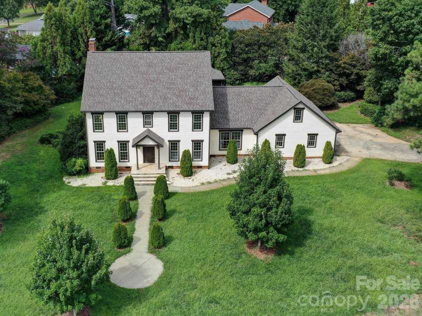 1401 Heatherloch Drive, Gastonia, NC 28054.  MLS# CAR4418870, YatesRealty ID 46121. 