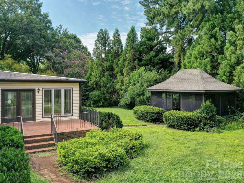 1401 Heatherloch Drive, Gastonia, NC 28054.  MLS# CAR4418870, YatesRealty ID 46121. 