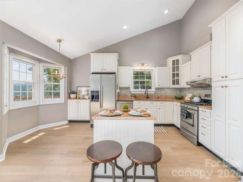 499 Match Point, Sylva, NC 28779.  MLS# CAR4417210, YatesRealty ID 46124. 