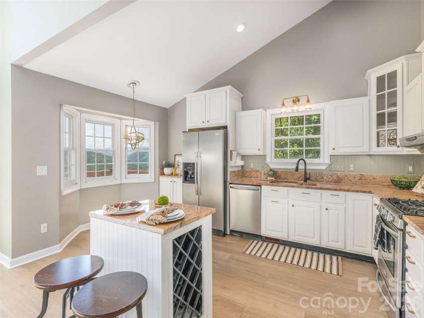 499 Match Point, Sylva, NC 28779.  MLS# CAR4417210, YatesRealty ID 46124. 