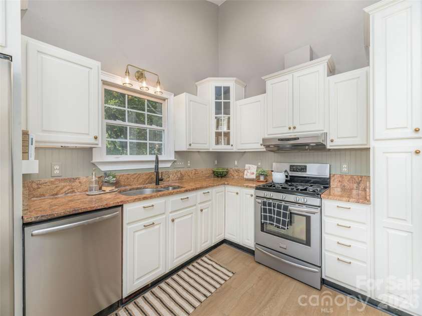 499 Match Point, Sylva, NC 28779.  MLS# CAR4417210, YatesRealty ID 46124. 