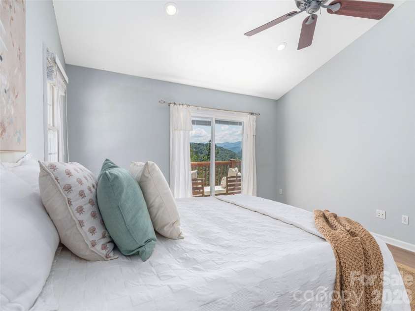 499 Match Point, Sylva, NC 28779.  MLS# CAR4417210, YatesRealty ID 46124. 