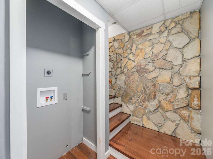 499 Match Point, Sylva, NC 28779.  MLS# CAR4417210, YatesRealty ID 46124. 