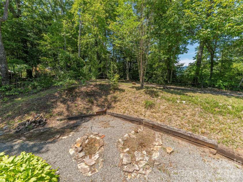 499 Match Point, Sylva, NC 28779.  MLS# CAR4417210, YatesRealty ID 46124. 