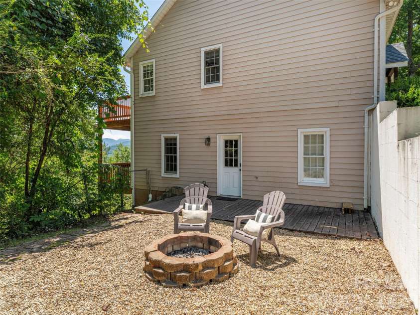 499 Match Point, Sylva, NC 28779.  MLS# CAR4417210, YatesRealty ID 46124. 