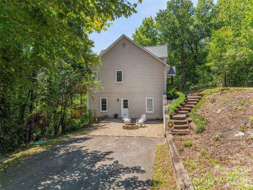 499 Match Point, Sylva, NC 28779.  MLS# CAR4417210, YatesRealty ID 46124. 