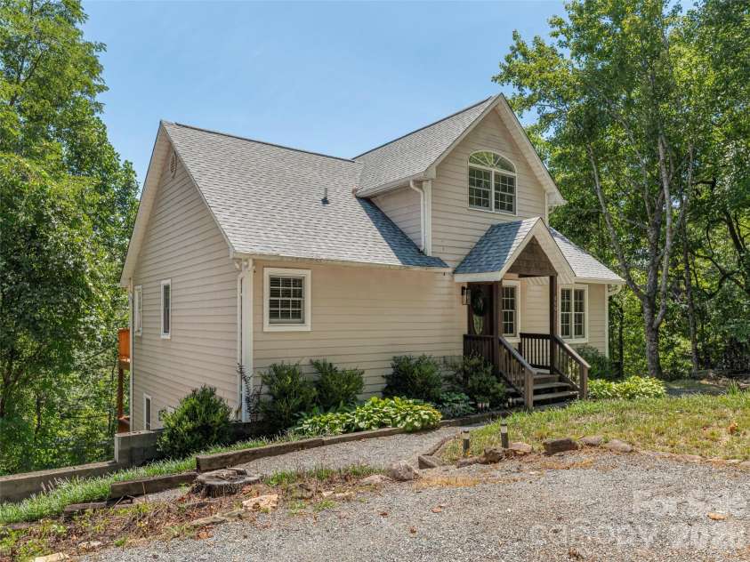 499 Match Point, Sylva, NC 28779.  MLS# CAR4417210, YatesRealty ID 46124. 