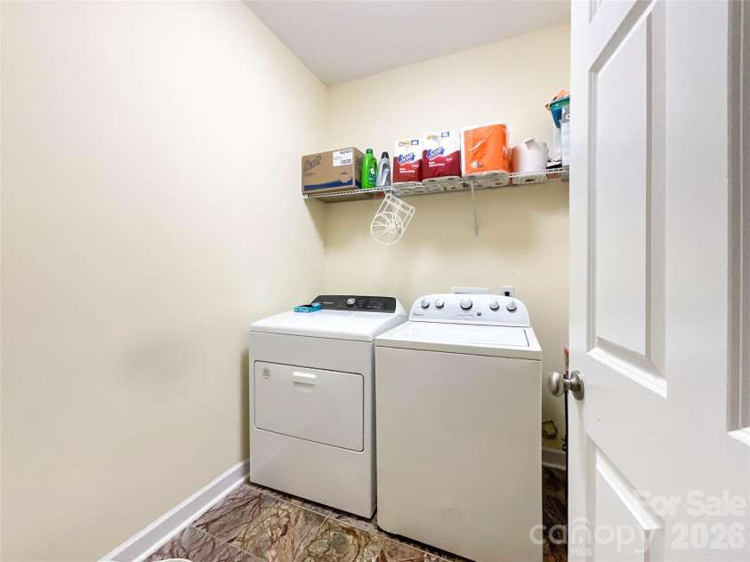 2702 Piersland Drive, Matthews, NC 28104.  MLS# CAR4416669, YatesRealty ID 46126. 