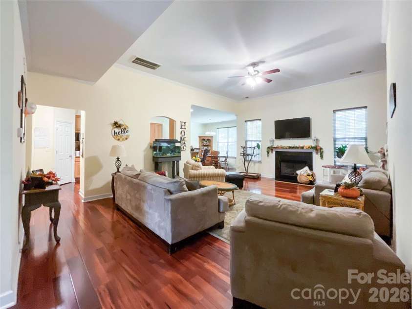 2702 Piersland Drive, Matthews, NC 28104.  MLS# CAR4416669, YatesRealty ID 46126. 