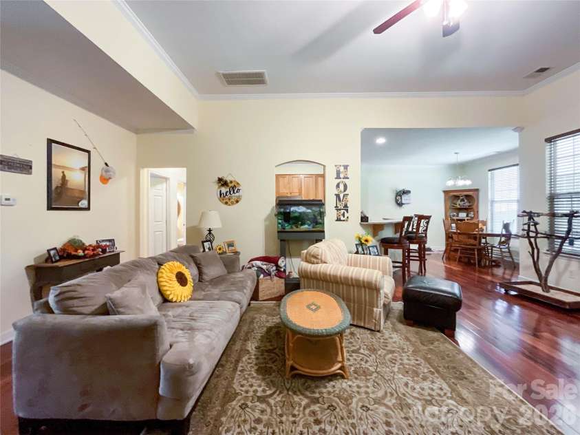 2702 Piersland Drive, Matthews, NC 28104.  MLS# CAR4416669, YatesRealty ID 46126. 