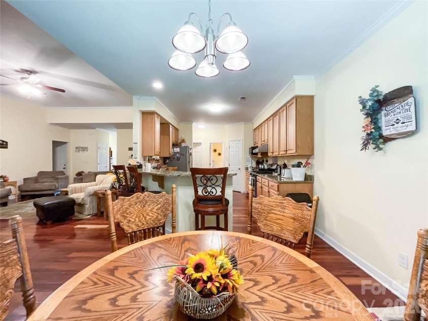 2702 Piersland Drive, Matthews, NC 28104.  MLS# CAR4416669, YatesRealty ID 46126. 