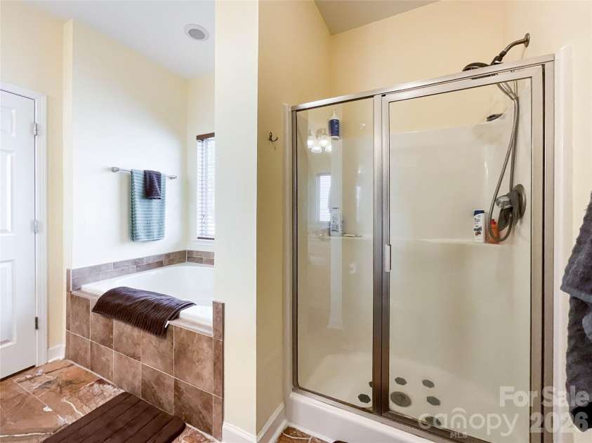 2702 Piersland Drive, Matthews, NC 28104.  MLS# CAR4416669, YatesRealty ID 46126. 