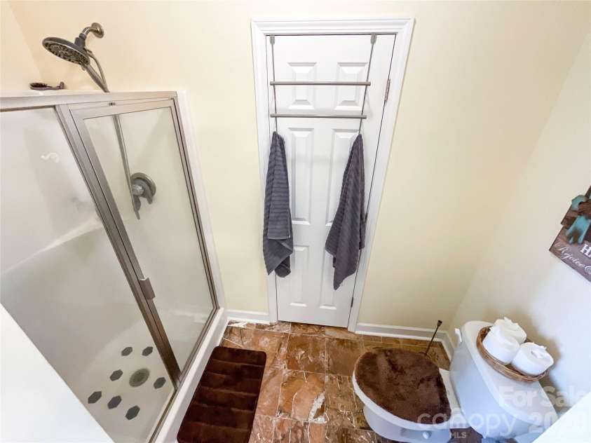 2702 Piersland Drive, Matthews, NC 28104.  MLS# CAR4416669, YatesRealty ID 46126. 