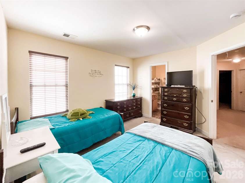 2702 Piersland Drive, Matthews, NC 28104.  MLS# CAR4416669, YatesRealty ID 46126. 