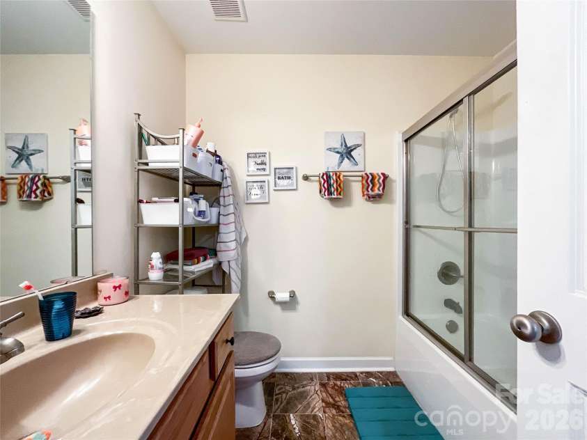 2702 Piersland Drive, Matthews, NC 28104.  MLS# CAR4416669, YatesRealty ID 46126. 