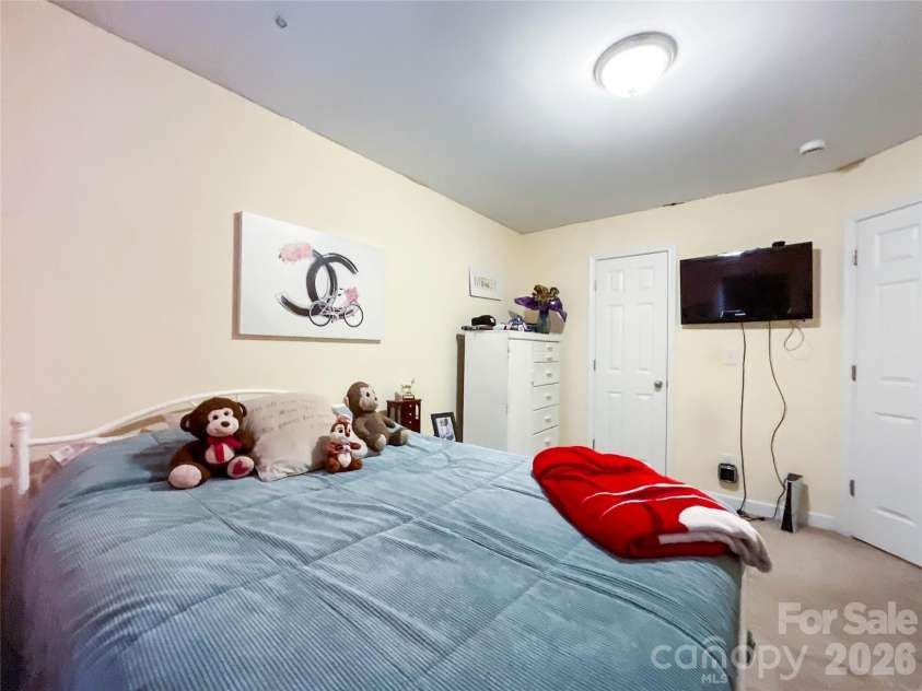 2702 Piersland Drive, Matthews, NC 28104.  MLS# CAR4416669, YatesRealty ID 46126. 