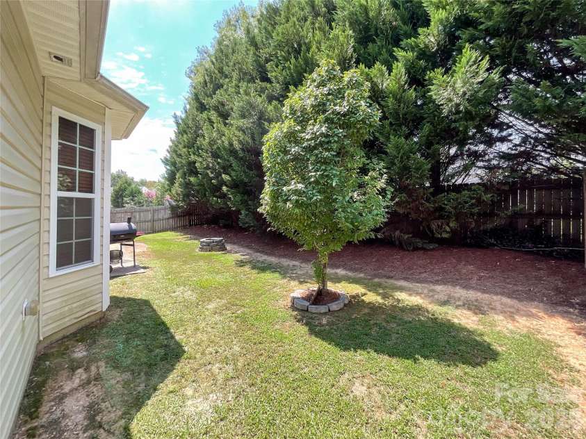 2702 Piersland Drive, Matthews, NC 28104.  MLS# CAR4416669, YatesRealty ID 46126. 