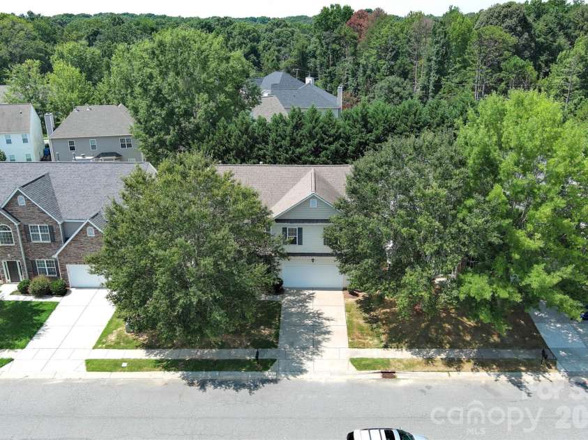2702 Piersland Drive, Matthews, NC 28104.  MLS# CAR4416669, YatesRealty ID 46126. 