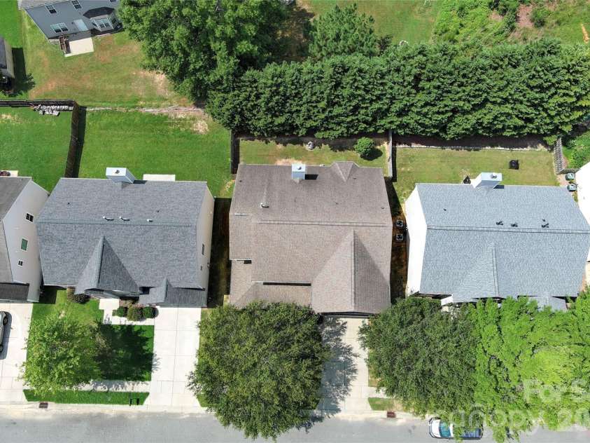 2702 Piersland Drive, Matthews, NC 28104.  MLS# CAR4416669, YatesRealty ID 46126. 