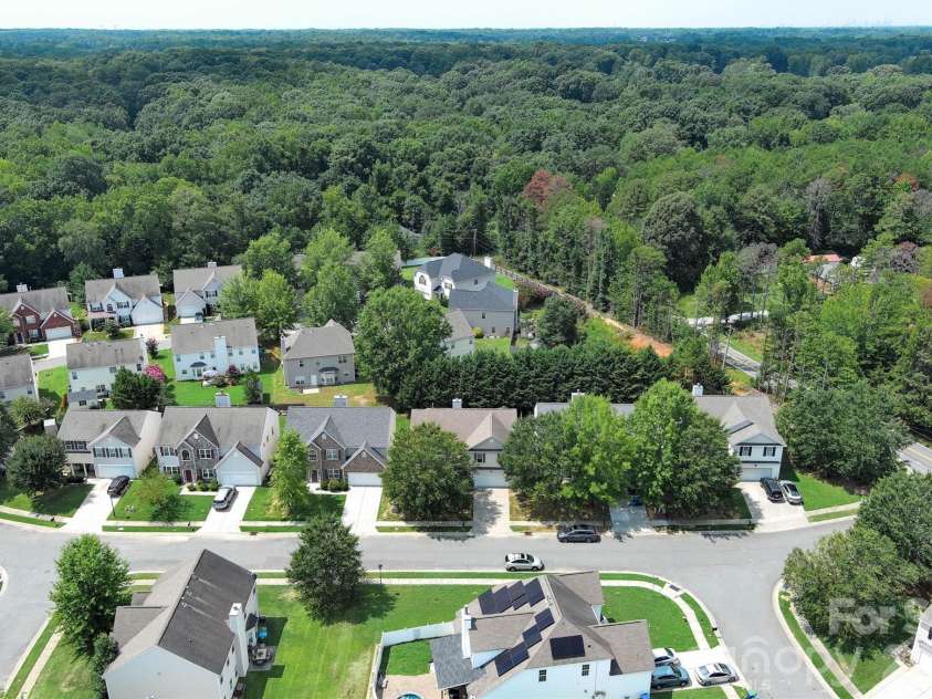 2702 Piersland Drive, Matthews, NC 28104.  MLS# CAR4416669, YatesRealty ID 46126. 