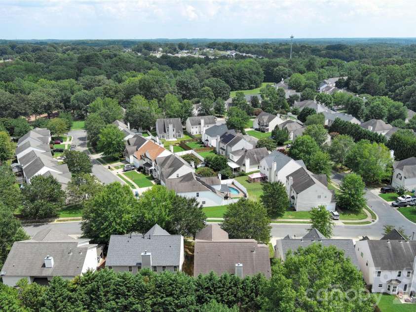 2702 Piersland Drive, Matthews, NC 28104.  MLS# CAR4416669, YatesRealty ID 46126. 