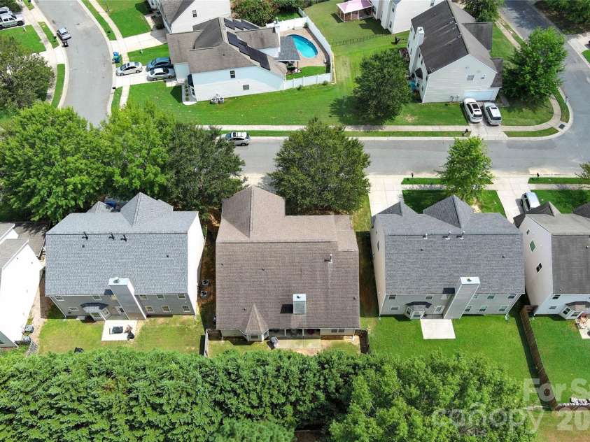 2702 Piersland Drive, Matthews, NC 28104.  MLS# CAR4416669, YatesRealty ID 46126. 