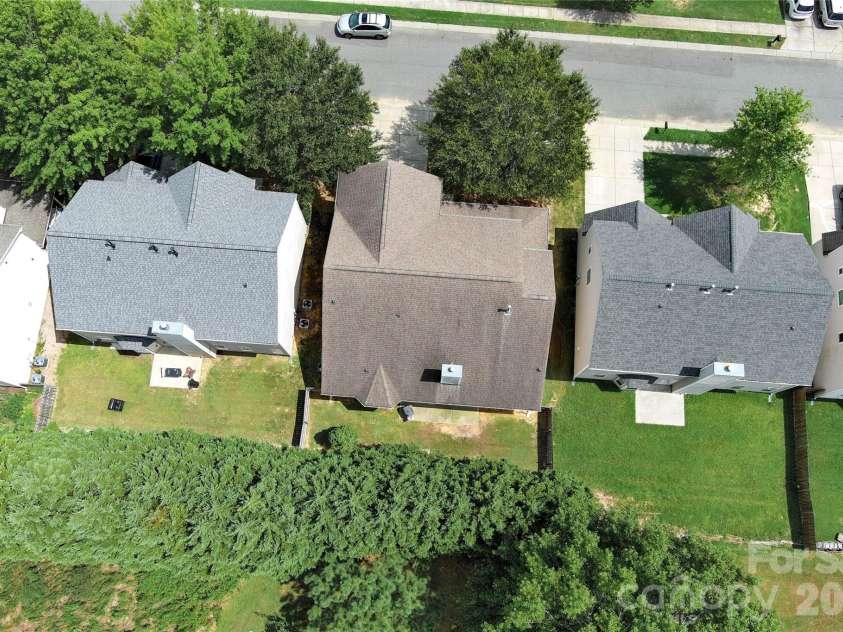 2702 Piersland Drive, Matthews, NC 28104.  MLS# CAR4416669, YatesRealty ID 46126. 